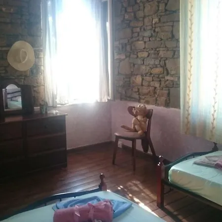 Holiday home σαρδές λήμνου, πέτρινο σπίτι 90τμ, οικόπεδο 4000τμ Sardes